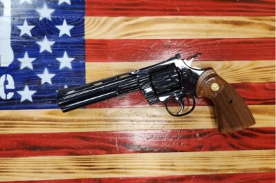 Colt python .357 black, 8″ barrel, OEM case, Perfect condition, Wood grips