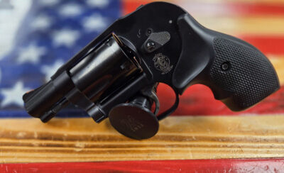 Smith & Wesson Model 438, Double Action Revolver, 38 Special, 1.3″, Black.