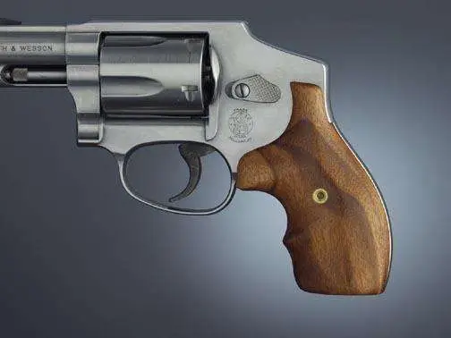 HOGUE WOOD GRIP S&W J-FRAME ROUND BUTT BANTAM STYLE GONCALO ALVES HOGUE WOOD GRIP S&W J-FRAME ROUND BUTT BANTAM STYLE GONCALO ALVES