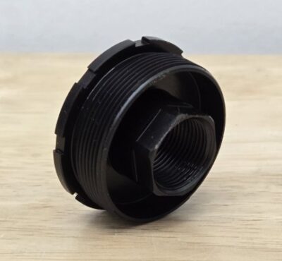 BOSS BOSS 1/2X28  STAINLESS DIRECT THREAD HUB ADAPTER BLACK MNT-12-SS-BLK