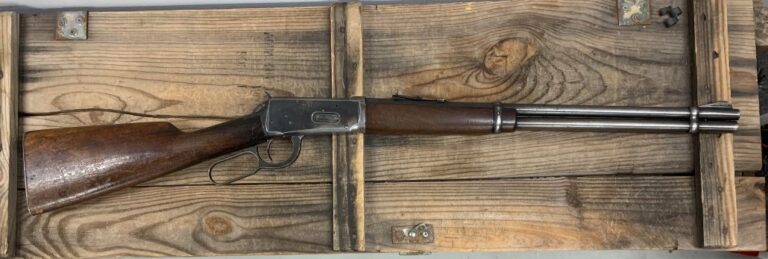 Winchester 94, 30-30, Lever Action, Blued Finish, 20" Barrel, Wood Stock, Black Rifle Bag