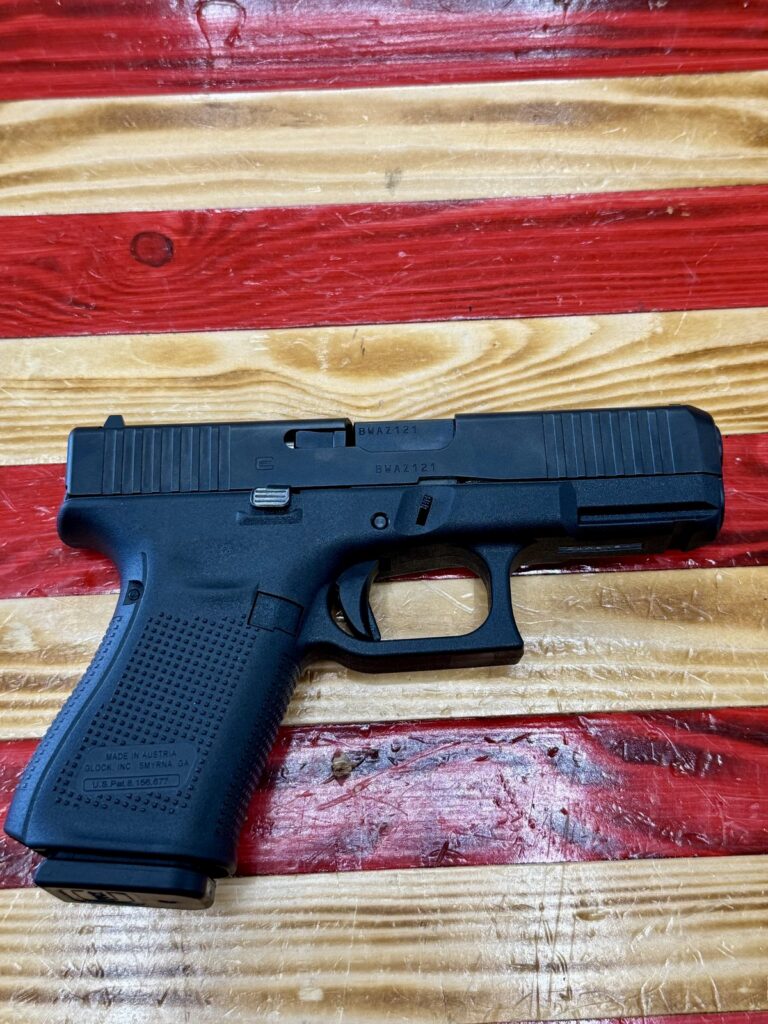 Glock 19 Semi Auto, Handgun, Black, 4.02″ Barrel, 9MM, OEM CASE/ Lock, 2 (10) round mags, grip panels Glock 19 Semi Auto, Handgun, Black, 4.02″ Barrel, 9MM, OEM CASE/ Lock, 2 (10) round mags, grip panels