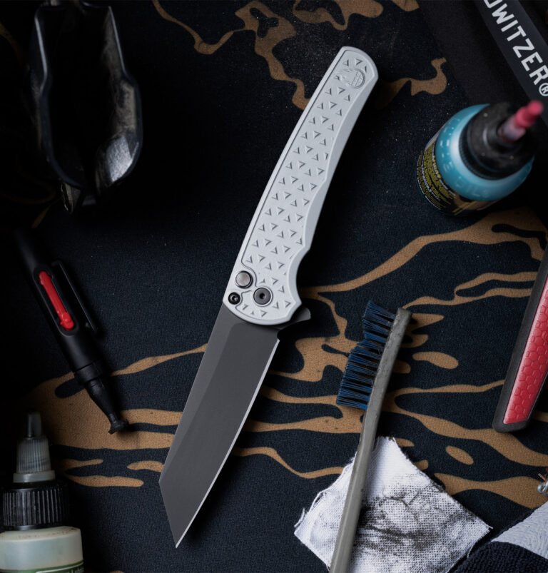 Protech Malibu Atlas 2-G Grey
“Atlas Carry Texture” 7075 aluminum handle, DLC black MagnaCut reverse tanto blade, black lip pearl button, black hardware, black deep carry clip Protech Malibu Atlas 2-G Grey
“Atlas Carry Texture” 7075 aluminum handle, DLC black MagnaCut reverse tanto blade, black lip pearl button, black hardware, black deep carry clip