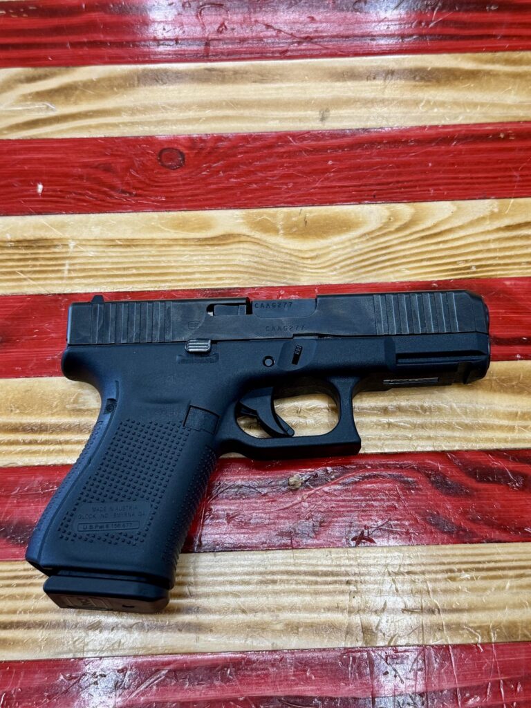 Glock 19 Semi Auto, Handgun, Black, 4.02″ Barrel, 9MM, OEM CASE/ Lock, 2 (10) round mags, grip panels Glock 19 Semi Auto, Handgun, Black, 4.02″ Barrel, 9MM, OEM CASE/ Lock, 2 (10) round mags, grip panels