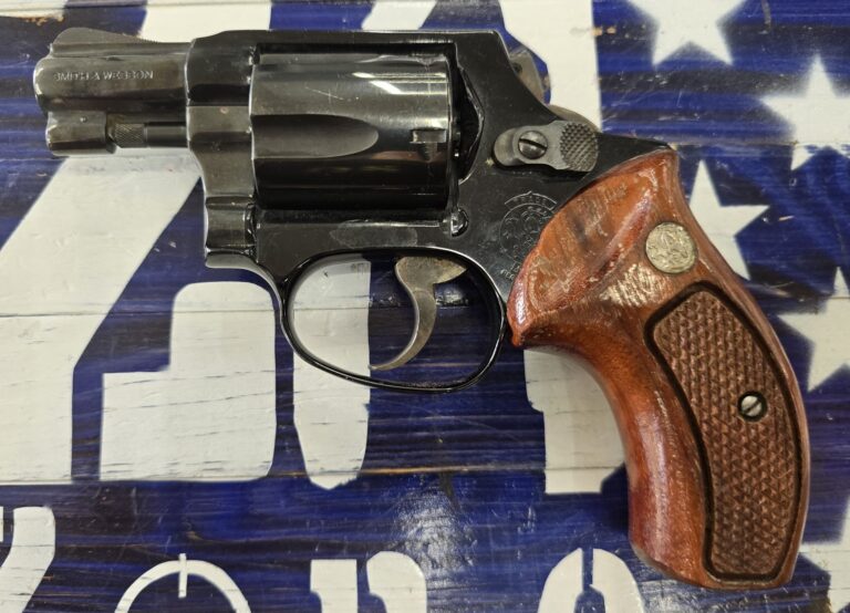 Smith & Wesson Model 37 Airweight 38 SPL 5-Shot Double Action Revolver, Black 1.88″ Smith & Wesson Model 37 Airweight 38 SPL 5-Shot Double Action Revolver, Black 1.88″