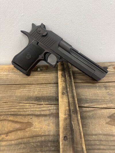 Magnum Research Desert Eagle, .44 Magnum, 8+1, 6″ Black Carbon Steel w/Picatinny Rail Barrel, Black Serrated Carbon Steel Slide, Matte Black Oxide Carbon Steel Frame w/Beavertail, Black Rubber Grip, Ambidextrous Safety