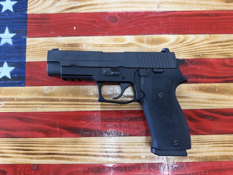 SIg Sauer,P220,Semi-Auto,45 Auto,Black,2 Mags,Oem case,Oem lock SIg Sauer,P220,Semi-Auto,45 Auto,Black,2 Mags,Oem case,Oem lock